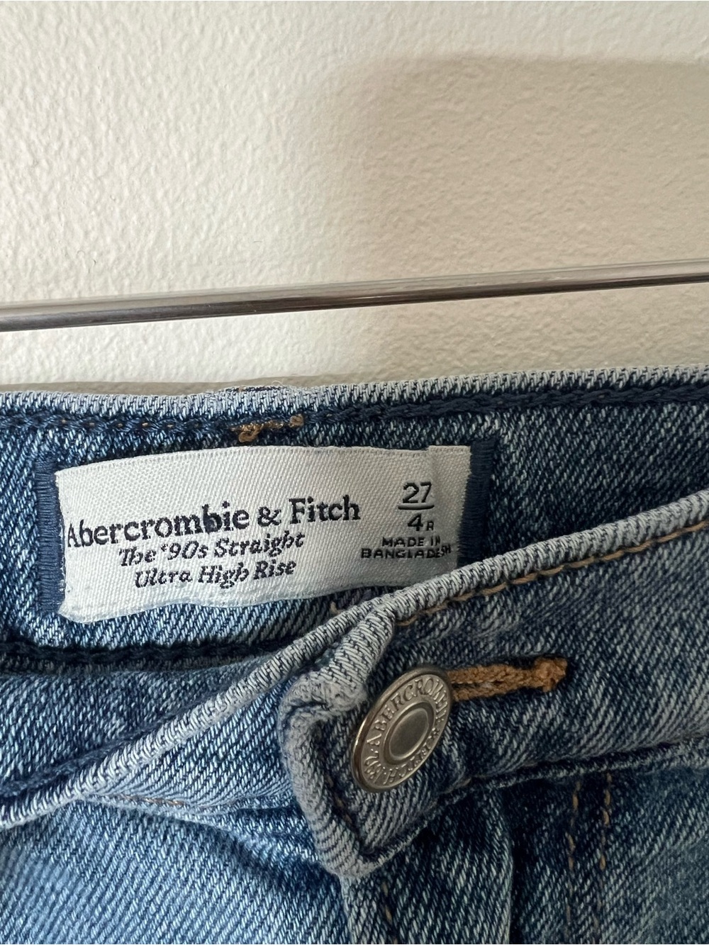 Abercrombie & Fitch 90s Straight Ultra High Rise Jeans 27/4R Light Wash - Picture 3 of 6